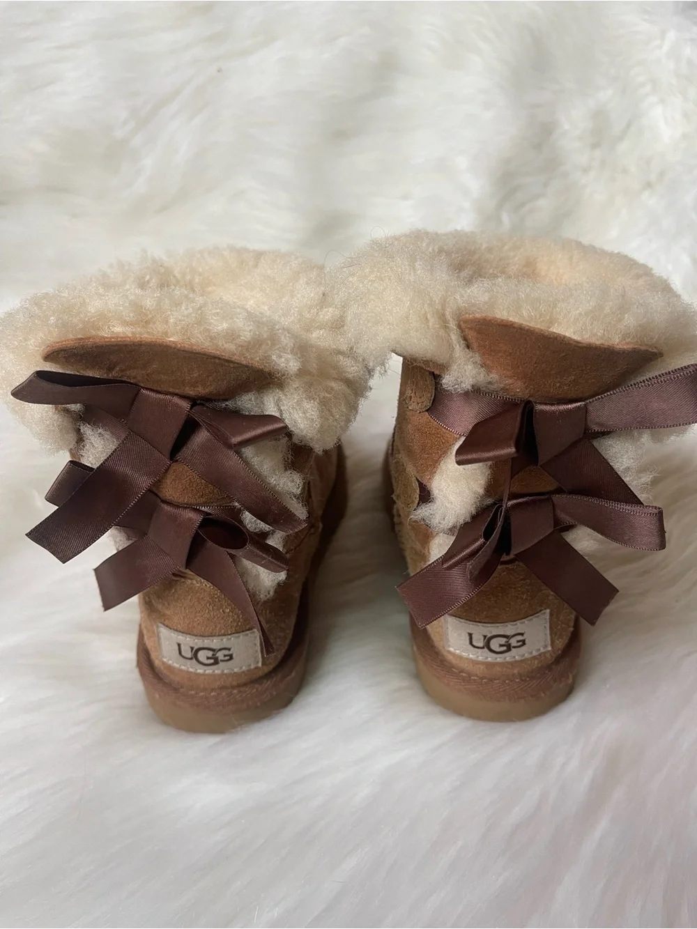 UGG Kids Bailey Bow II Boots Chestnut Suede Sheepskin Girls Size 12 US